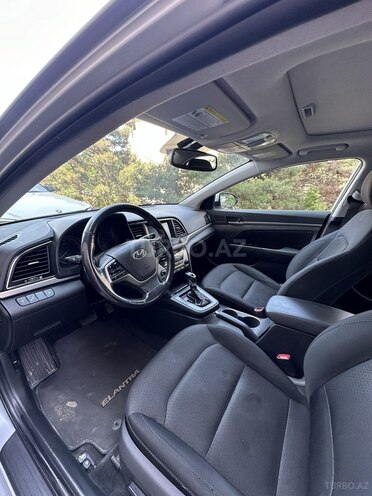 Hyundai Elantra-6