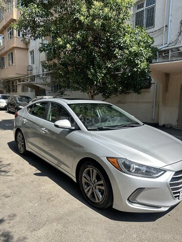 Hyundai Elantra-10
