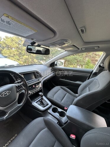 Hyundai Elantra-8