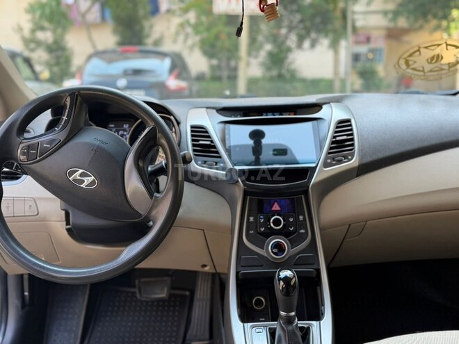 Hyundai Elantra-9
