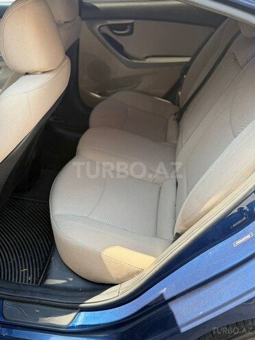 Hyundai Elantra-12