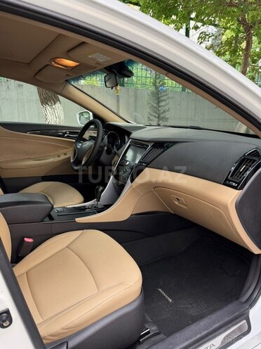 Hyundai Sonata-11
