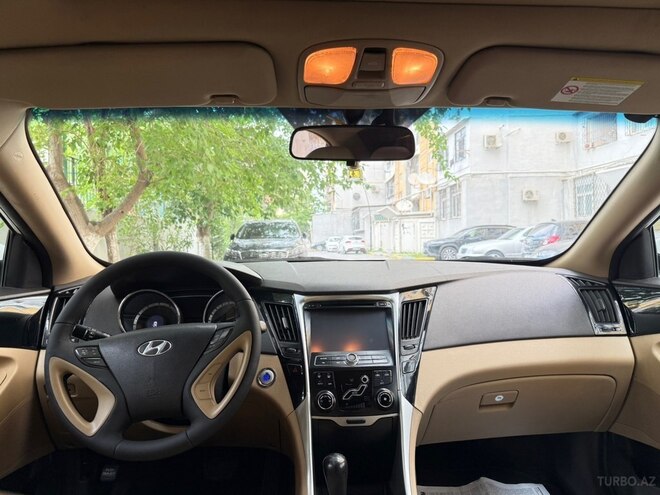 Hyundai Sonata-12