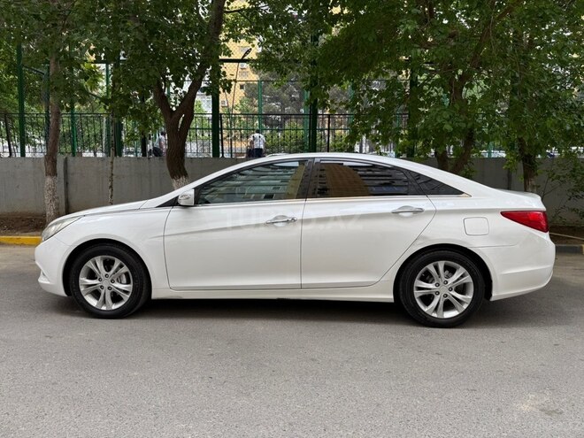 Hyundai Sonata-5