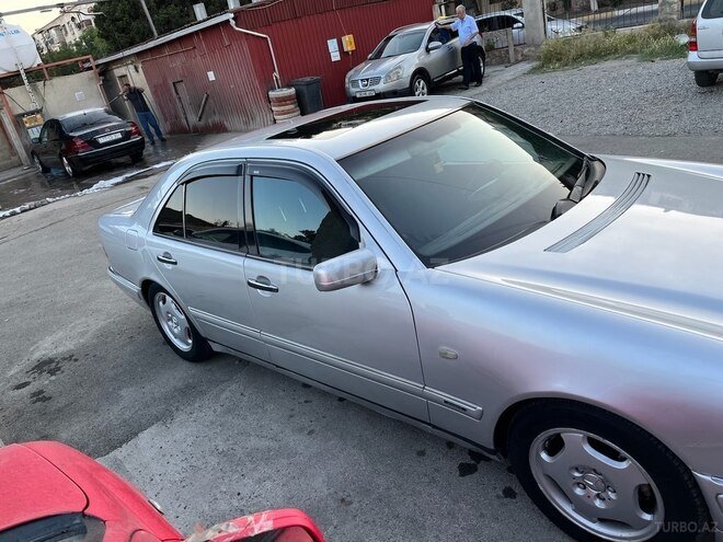 Mercedes E 230-4