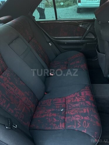 Mercedes E 230-5