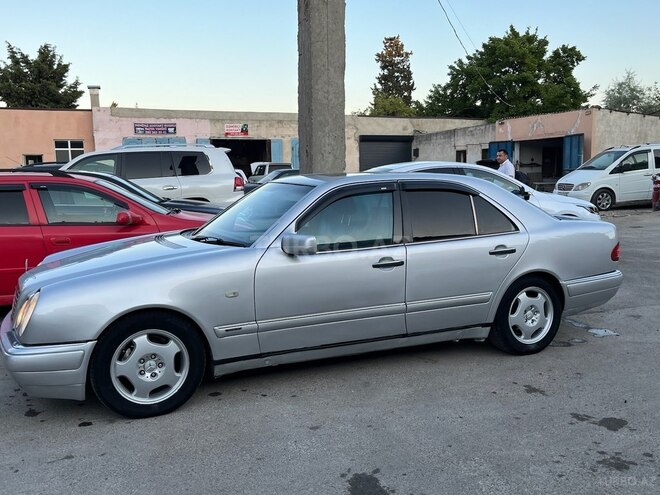 Mercedes E 230-2