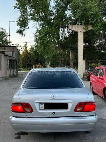 Mercedes E 230-3
