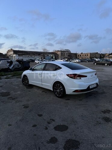 Hyundai Elantra-2