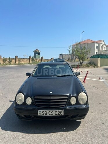 Mercedes E 200-1
