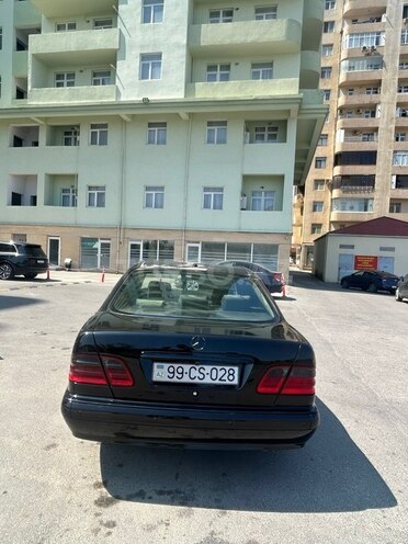 Mercedes E 200-4