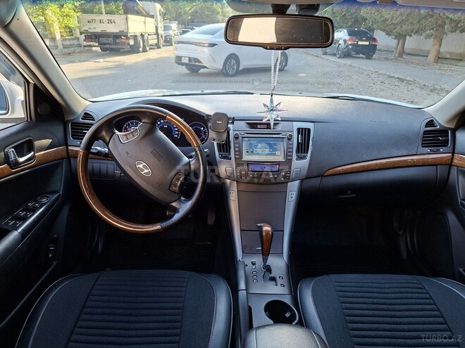 Hyundai Sonata-12