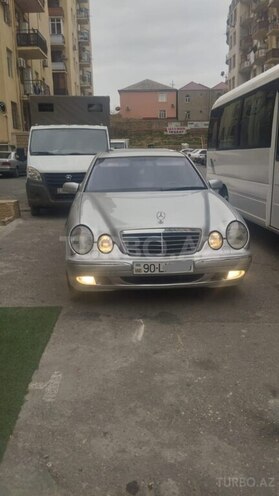Mercedes E 320-1