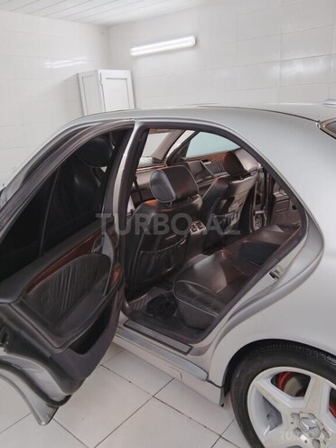 Mercedes E 320-5