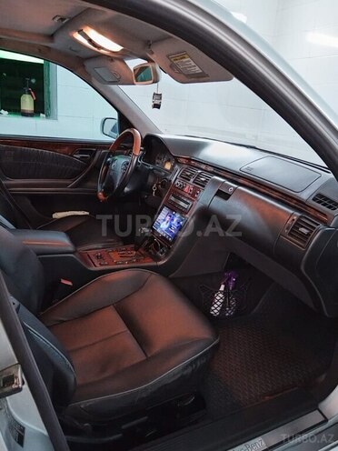 Mercedes E 320-4
