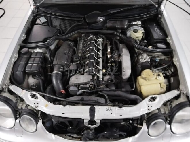 Mercedes E 320-6