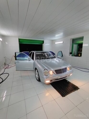 Mercedes E 320-8