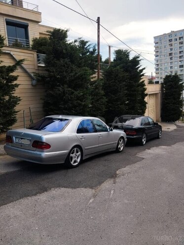 Mercedes E 320-9