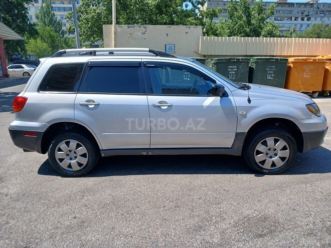 Mitsubishi Airtrek-11