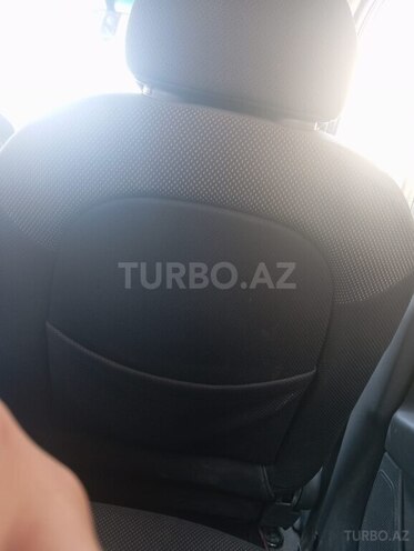 Kia Rio-5