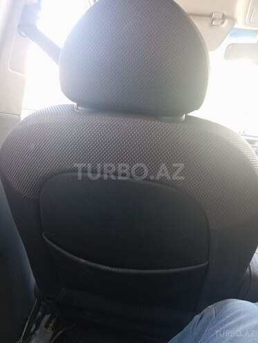 Kia Rio-4
