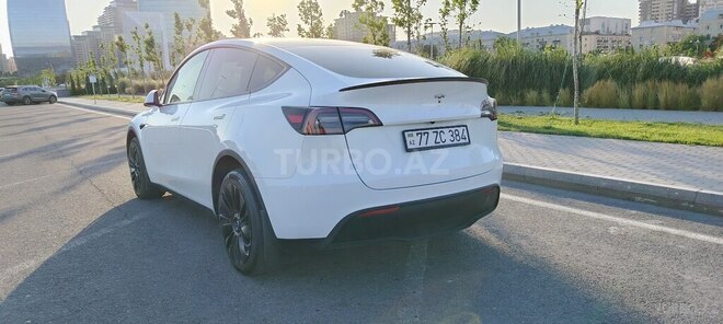Tesla Model Y-8