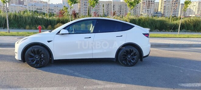 Tesla Model Y-7
