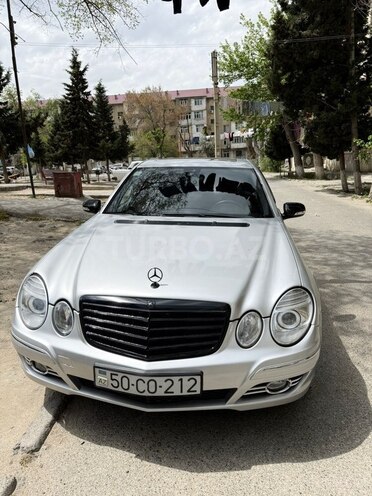 Mercedes E 220-1