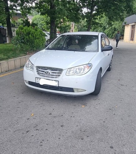 Hyundai Elantra-1