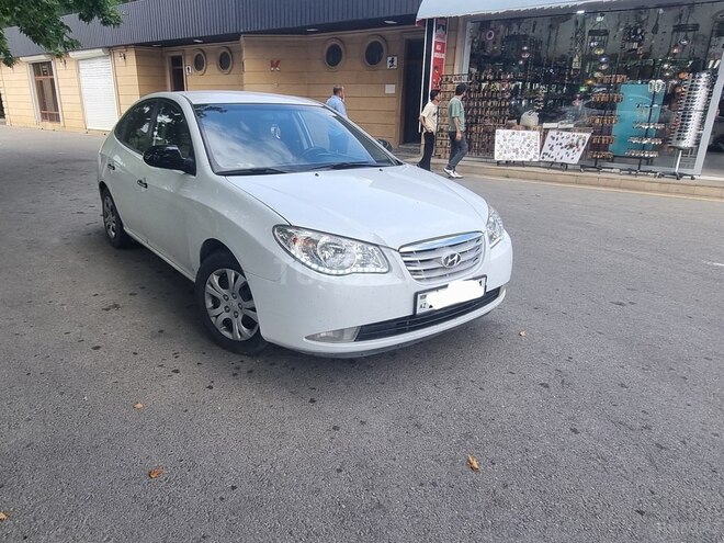 Hyundai Elantra-2