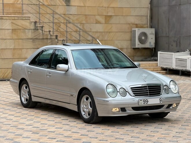 Mercedes E 270-4