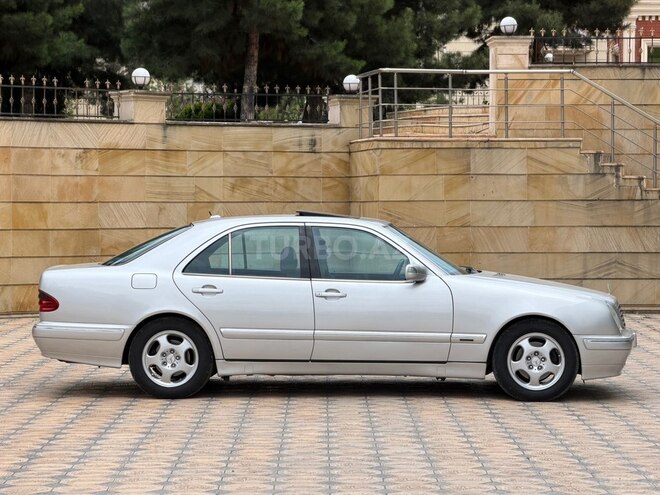 Mercedes E 270-6