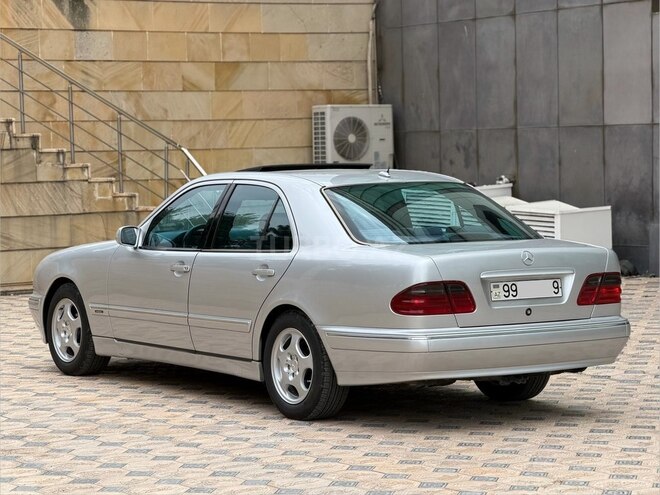 Mercedes E 270-8