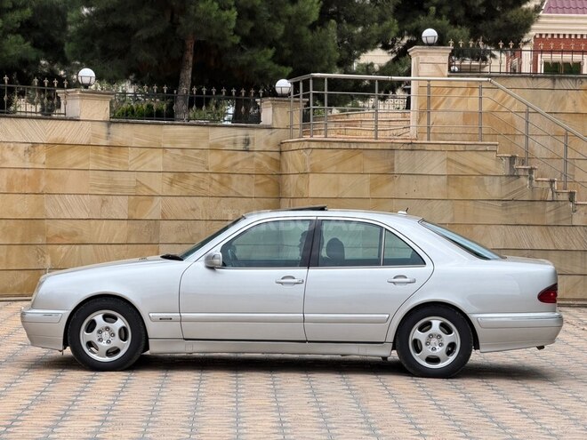 Mercedes E 270-7