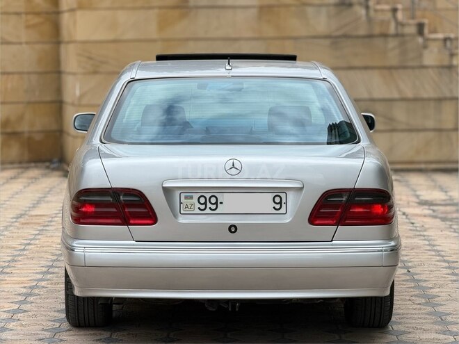 Mercedes E 270-10