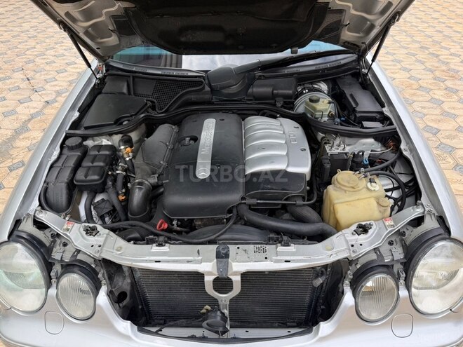 Mercedes E 270-18
