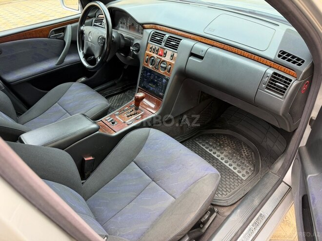 Mercedes E 270-13