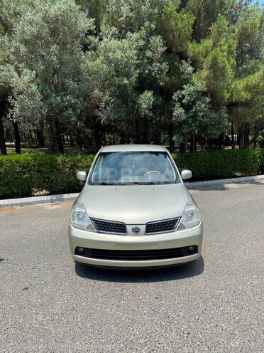 Nissan Tiida-1
