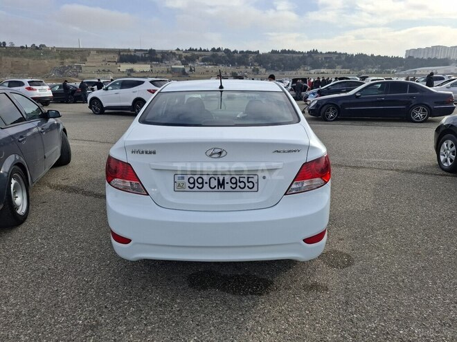 Hyundai Accent-2