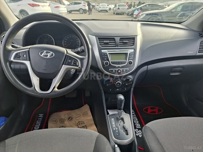 Hyundai Accent-3