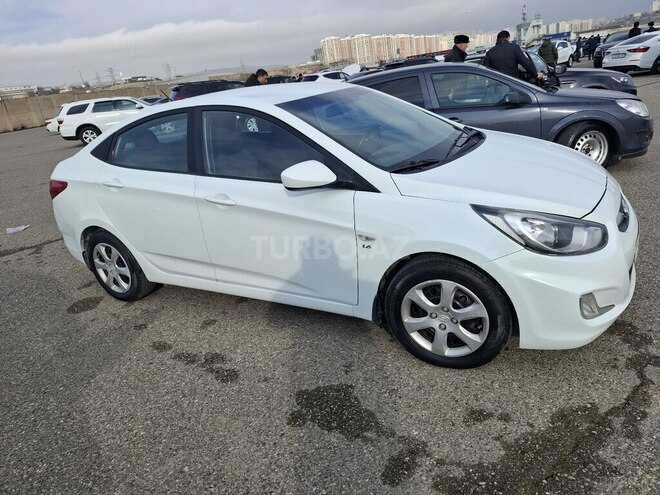 Hyundai Accent-4