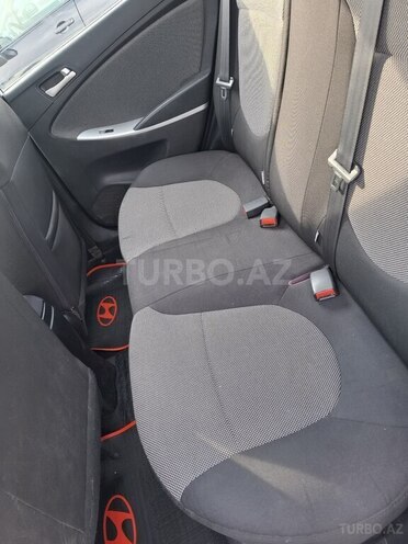 Hyundai Accent-5