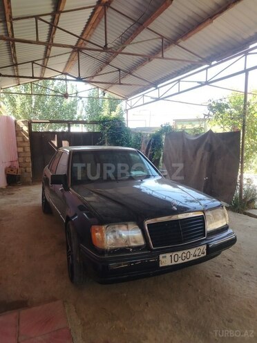 Mercedes 220 E-1