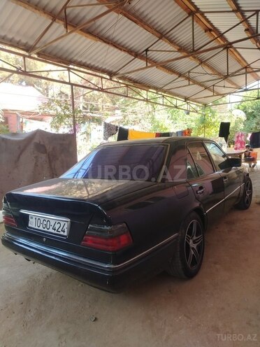 Mercedes 220 E-5