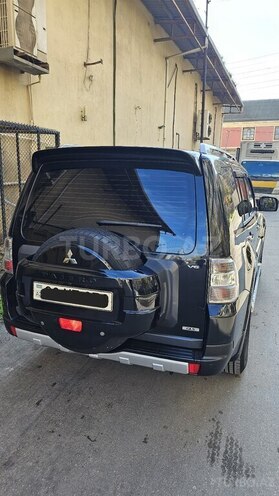 Mitsubishi Pajero-4