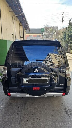 Mitsubishi Pajero-5