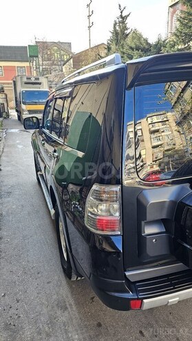Mitsubishi Pajero-7