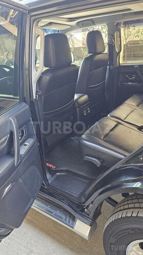 Mitsubishi Pajero-9