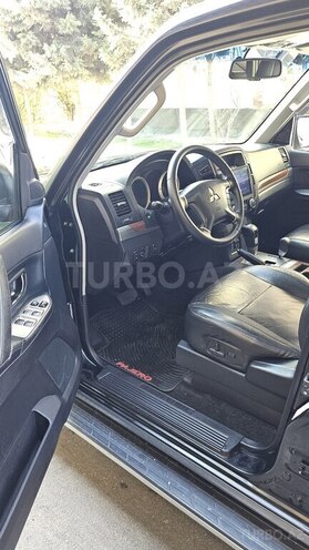Mitsubishi Pajero-10