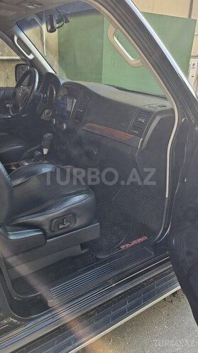 Mitsubishi Pajero-12